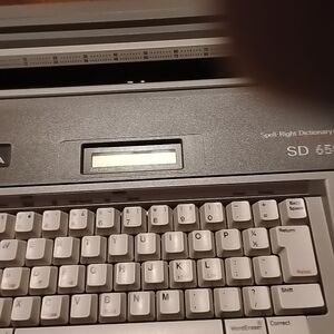 SD 650 Electronic Typewriter - Gray